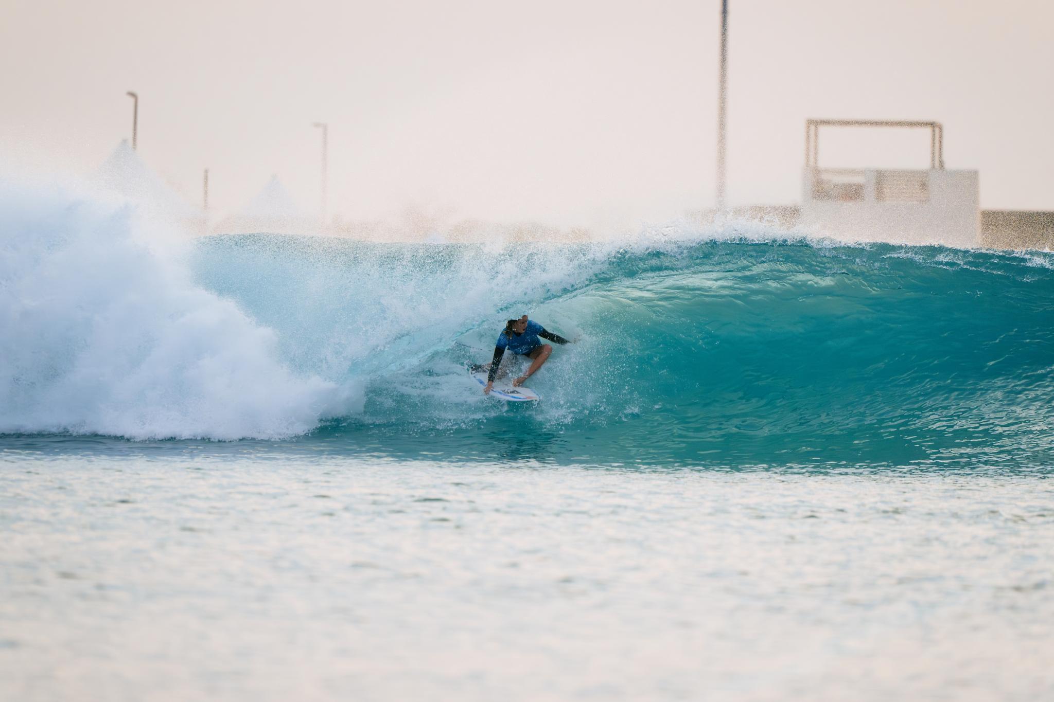 Caity Simmers - Adu Dhabi tube
