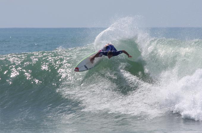 Surfing in Sri Lanka