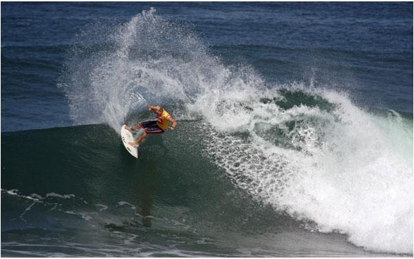 Surfing Punta Roca, El Salvador