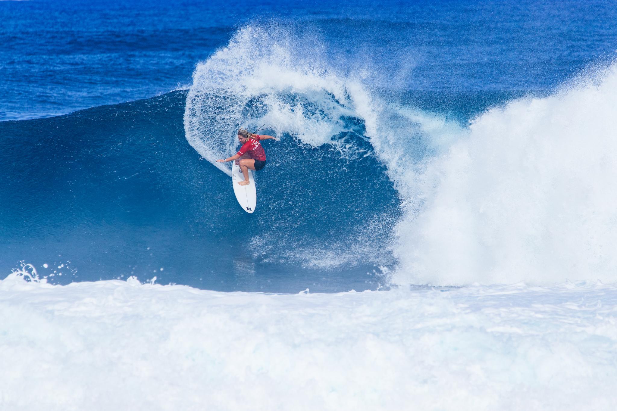 Gabriela Bryan with a big move at Pipeline
